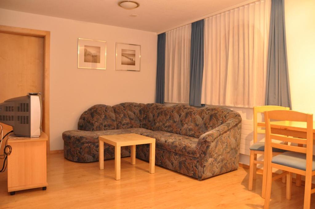 Apartamento Haus Gentiana Samnaun Habitación foto